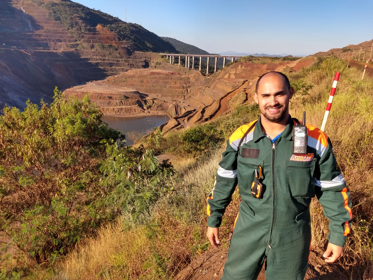 Equipe em operação de campo